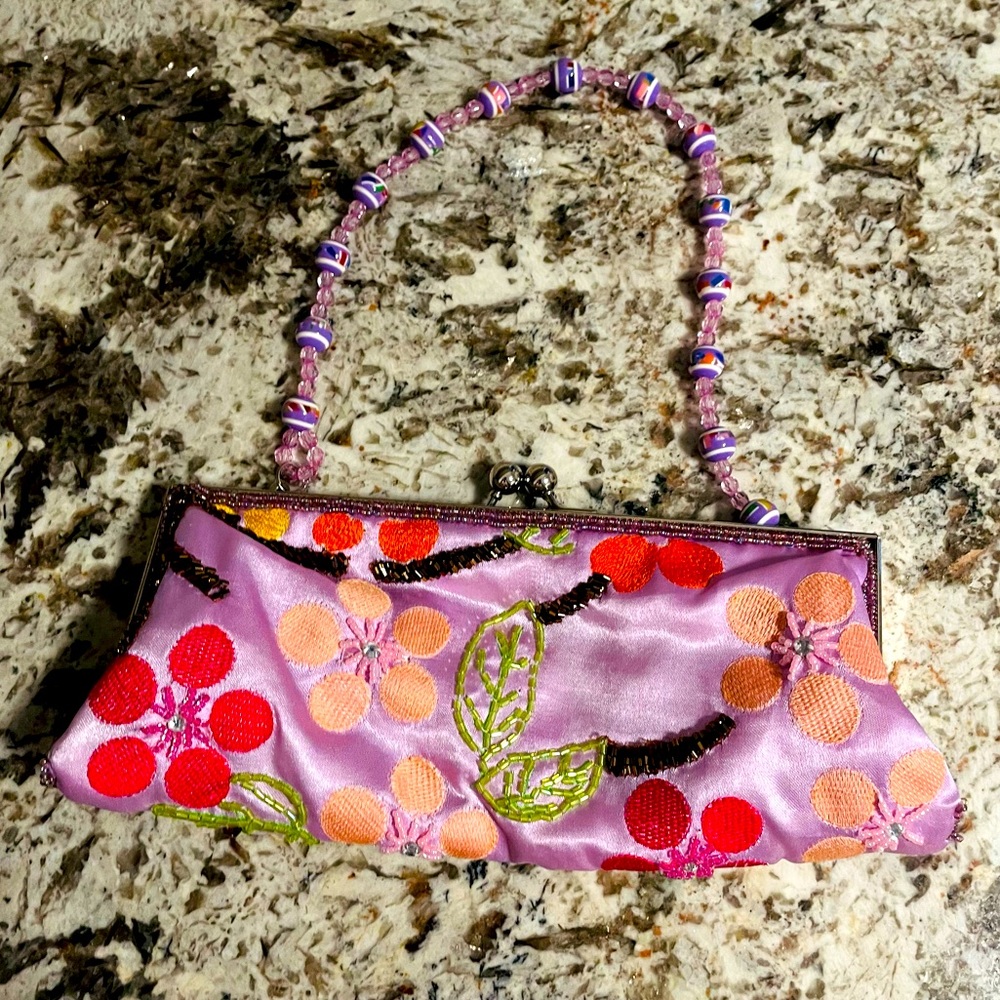 💐 Bijoux Terner Embroidered Beaded Floral Print Pink Purple Clutch Purse
